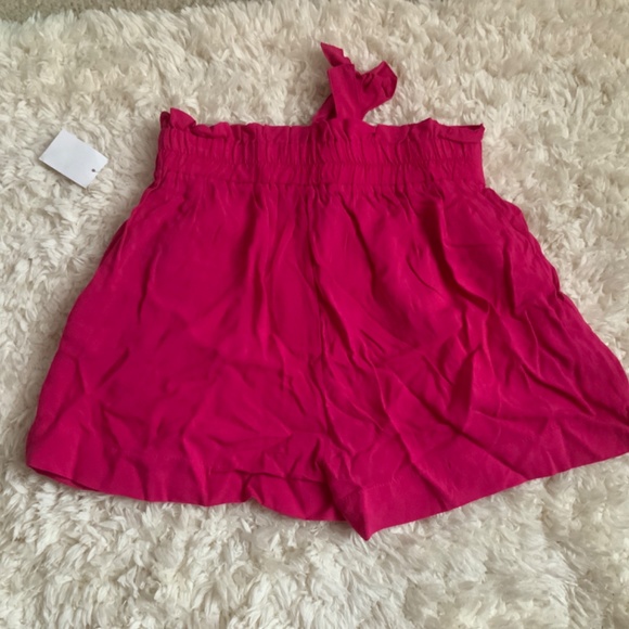 Loose Shorts - Picture 2 of 2